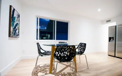 Photo 2 - Beautiful apart close to beach & shops w/parking