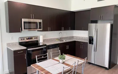 Photo 2 - New, spacious and fully equipped 2bed/2bath apart