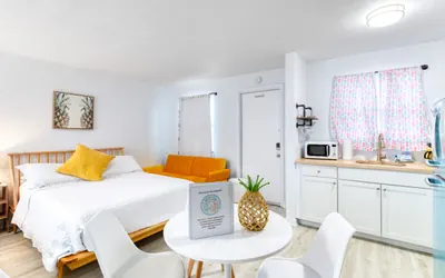 Photo 5 - Pineapple Shores Retro Inn 1