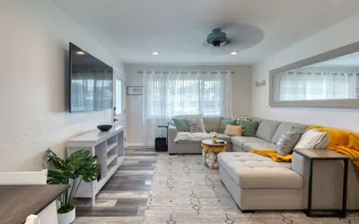 Photo 5 - Tropical Vibes Bungalow w/ Pool