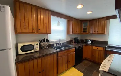Photo 3 - Relaxing 3 bed 2 bath Wifi by the Intercostal