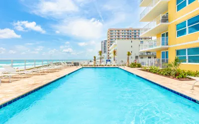 Ocean Oasis Oceanfront Pool, Balcony & Hot Tub