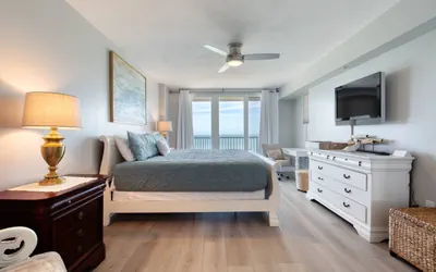 Photo 5 - Salty Oceanfront Luxury Condo | Pools & Hot Tubs