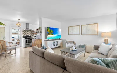 Photo 5 - Walk to Beach | Pet Friendly, Plunge Pool, Sleeps9