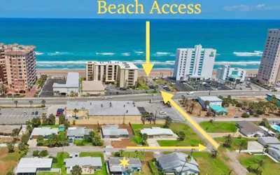 Photo 3 - Walk to Beach | Pet Friendly, Plunge Pool, Sleeps9