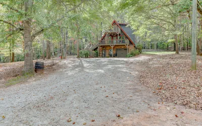 Photo 3 - Peaceful Paradise Cabin Farmhouse with Huge Hot Tub