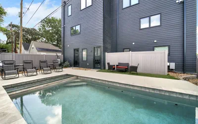 Photo 2 - Charlotte Retreat: Rooftop Views & Pool/Outdoor Kitchen