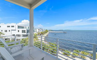 Photo 5 - Key Largo Oasis Oceanfront with Pool & Hot Tub