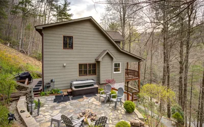 Blowing Rock Cabin | Hot Tub, Fire Pit, Fall Views