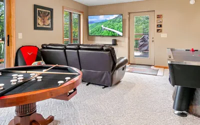 Photo 3 - Beech Cabin | 2 Min to Resort, Hot Tub, Game Room