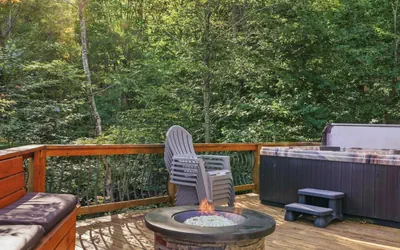 Photo 4 - Beech Cabin | 2 Min to Resort, Hot Tub, Game Room