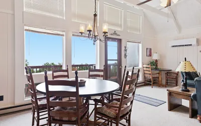 Beech Mtn Chalet | Long-Range Views, Sleeps 9, AC