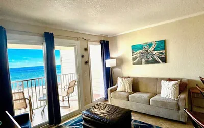 409 · 2 PM Checkin- Pool and Private Balcony