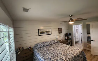 Photo 2 - Renovated King Bed Condo near beach with pool access.