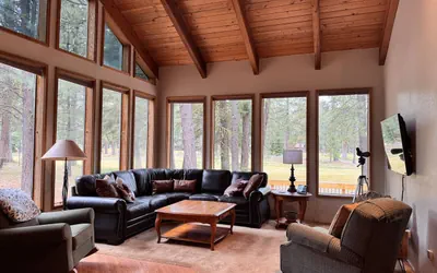Photo 2 - Black Butte Ranch "Trip House" On the Golf Course