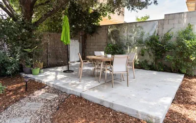 Photo 5 - 1BR *HOUSE* in GLENDALE with PRIVATE FENCED YARD (p55)