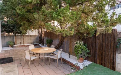 Photo 2 - 2BR APARTMENT with LARGE PRIVATE FENCED PATIO and PARKING (p59)