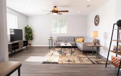 LARGE 4-BEDROOM HOUSE WITH AIR HOCKEY TABLE CLOSE TO DISNEYLAND IN ORANGE COUNTY (p41)