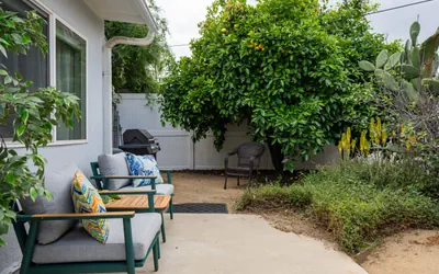 Photo 3 - STYLISH 3BR *HOUSE* w/ YARD & PARKING in NOHO ARTS DISTRICT (p15)