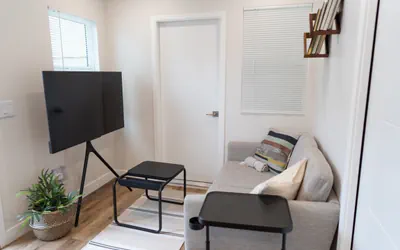 Photo 4 - MODERN 1BR APT with PRIVATE FENCED PATIO in NoHo (p62)