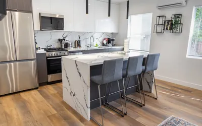 TOLUCA LAKE MODERN 1BR: FULLY RENOVATED/REMODELED in 2023 w/ EV-CHARGER (p70)