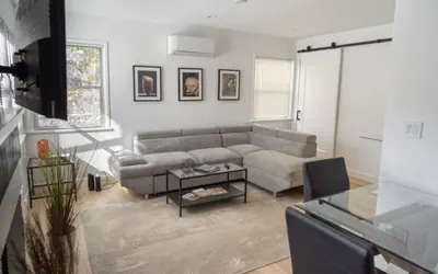 Photo 4 - MODERN 1BR *HOUSE* in TOLUCA LAKE with CARPORT PARKING & FENCED PATIO p72