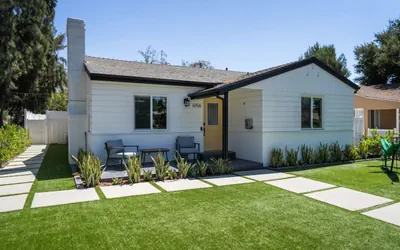 Sleek 3BR Home w/ Front & Back Yard/Patio p58