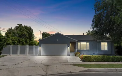 UPSCALE & UPGRADED BEAUTIFUL SPACIOUS 3BR *HOUSE* in ENCINO, FULLY RENOVATED with GARAGE & VERY LARGE FENCED YARD/PATIO AT END OF CUL-DE-SAC p84