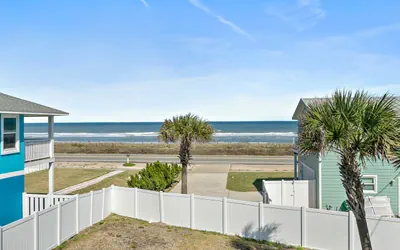 Photo 5 - Ocean View Living • 3BR Beach House | Bunks