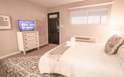 OSU Campus West • Private Parking • Quiet Studio