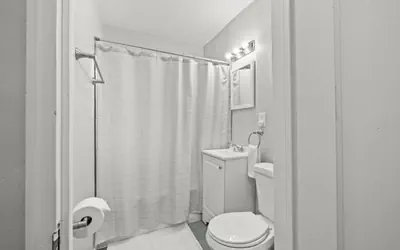 Photo 3 - Opulent Urban Retreat