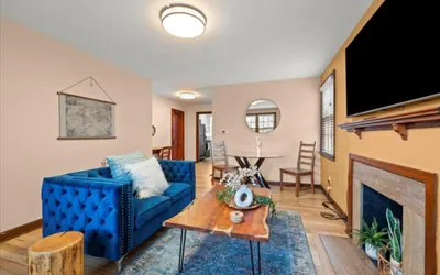 Walk to High St • Free Parking & Private Backyard