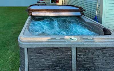 Photo 2 - Lake Access 4 Bed 3 Bath HOT TUB
