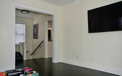 Photo 5 - Modern Three Bedroom Condo - Near Boston