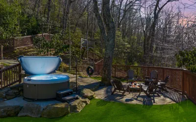 Hillside Hideaway: Container Home in Blowing Rock