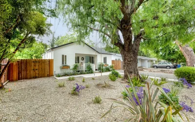 Photo 2 - Retro Cottage, Hot Tub, Putting Green, Bistro Patio, walk to all