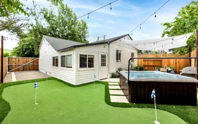 Photo 5 - Retro Cottage, Hot Tub, Putting Green, Bistro Patio, walk to all
