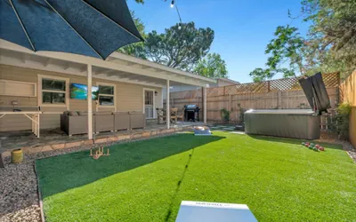 Photo 4 - 3Br Home, Hot Tub, Private Yard, Walk to all