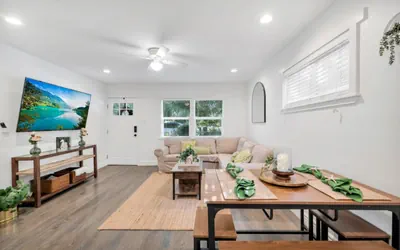 Photo 5 - 3Br Home, Hot Tub, Private Yard, Walk to all