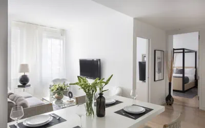 Photo 4 - Modern 2BR/1BA in Midtown