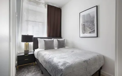Photo 2 - Stylish 2BD | Workspace + Wi-Fi & Gym + Laundry