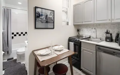 Photo 3 - Cozy and Modern 1BD/1BA Apt in Upper East Side