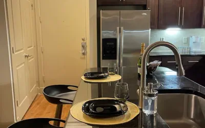 Photo 5 - NRG suite with free parking