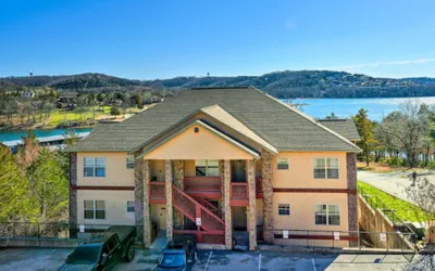 Luxury Condo With Boat Slip 3 minutes to SDC