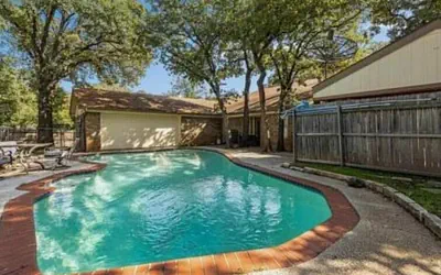 Photo 2 - 3 Bedroom with a Pool