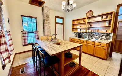Photo 4 - Charming 2br near Downtown Fort Smith