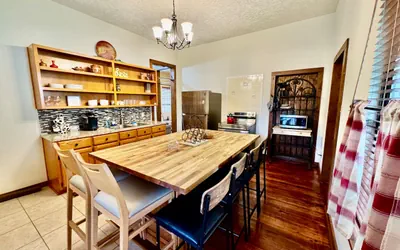 Photo 3 - Charming 2br near Downtown Fort Smith