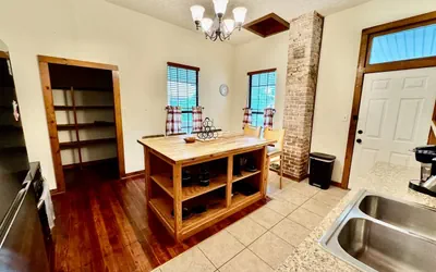 Photo 5 - Charming 2br near Downtown Fort Smith