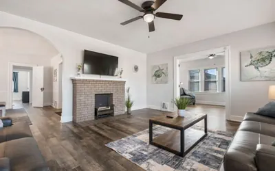Photo 4 - Large 2 Bed Apartment in The Heart of Canton 2nd Floor Near HOF and Hospitals