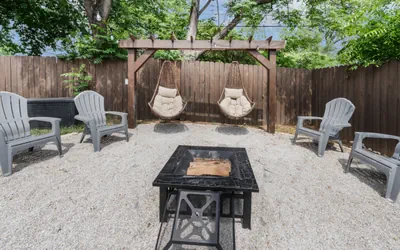 Photo 5 - 4 Queen Beds | High Speed Wifi